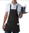 Imperméable concevez l'usage en fonction du client de travail de restaurant faisant cuire des tabliers avec des poches